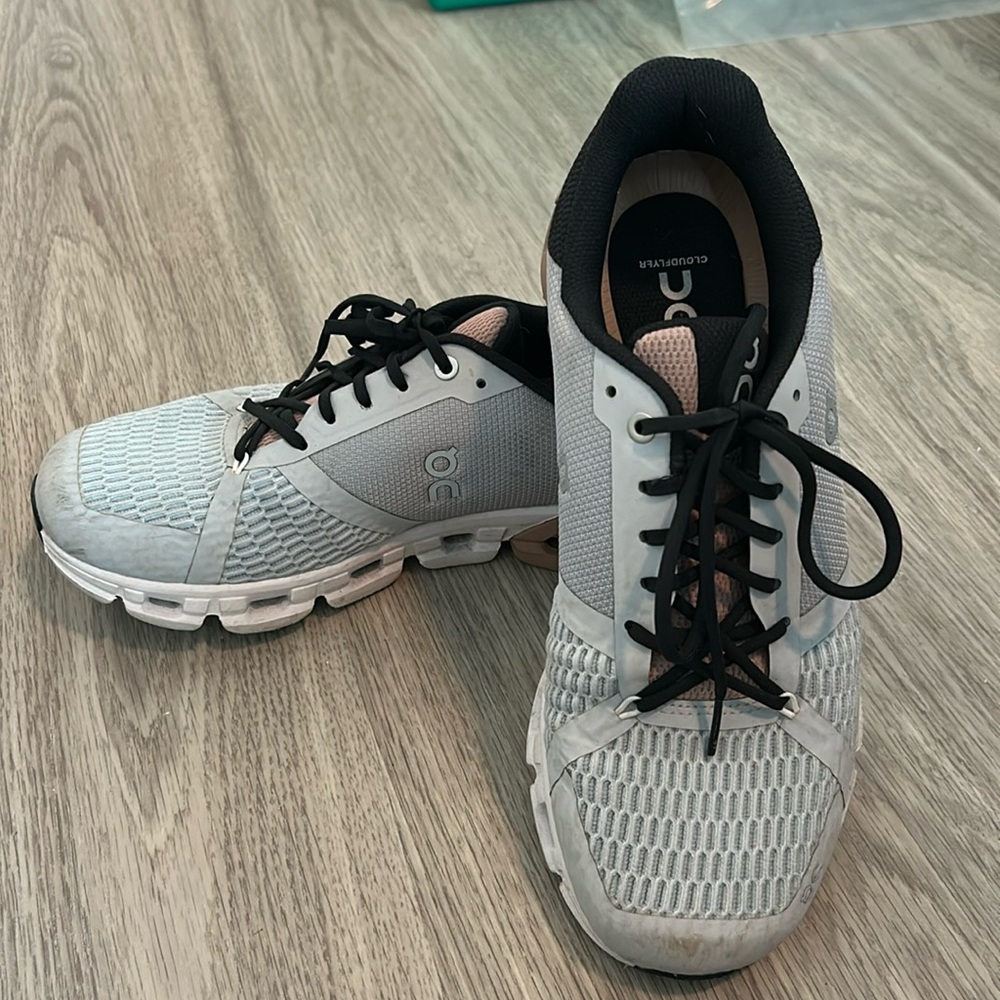 On cloud cloud flyers. Only worn a handful of times. I have far too many pairs.